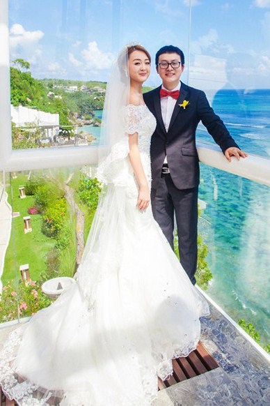 巴厘岛婚纱摄影,海外婚纱摄影,巴厘岛酒店蜜月婚拍,教堂婚纱摄影,水晶教堂