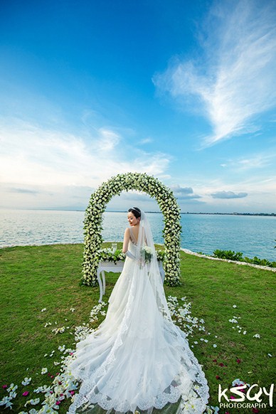 巴厘岛婚纱摄影,海外婚纱摄影,巴厘岛酒店蜜月婚拍,教堂婚纱摄影,四季草坪婚礼