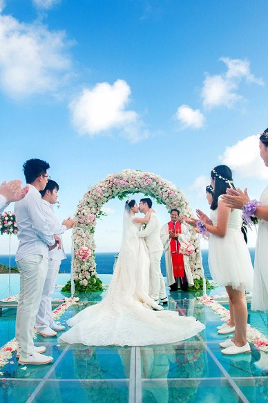 巴厘岛婚纱摄影,海外婚纱摄影,巴厘岛酒店蜜月婚拍,教堂婚纱摄影,卡玛坎达拉水上婚礼